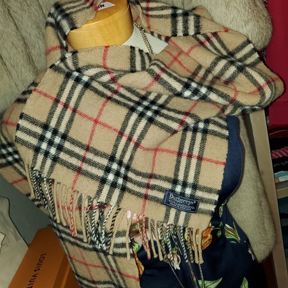 Burberry Scarf - Picture 4 of 10